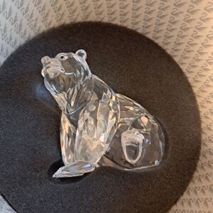 Swarovski large sitting grizzly bear in box with C0A  excellent